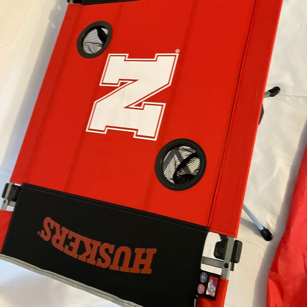 Rawlings NCAA Portable Folding Endzone Table, 31.5 in x 20.7 in x 19 in, Nebrask